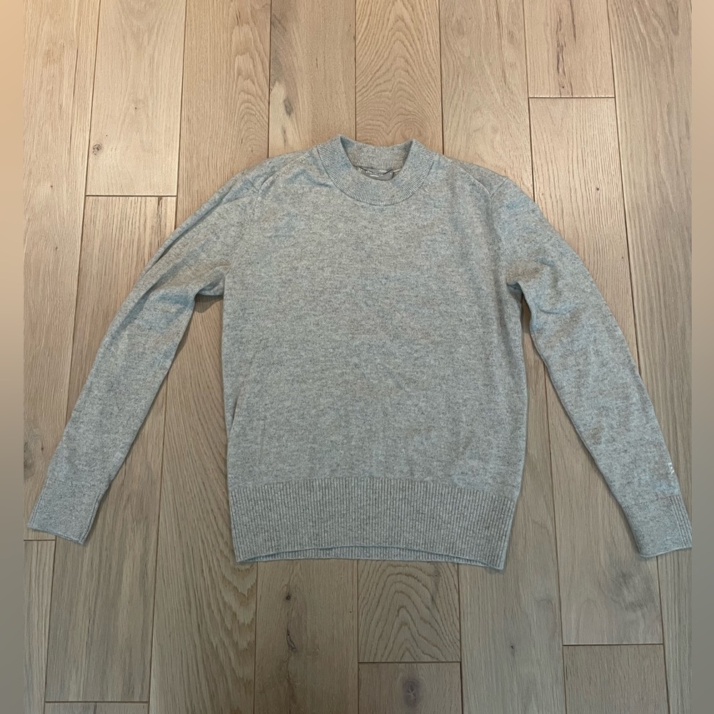 Everlane crewneck cashmere sweater